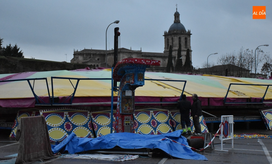 En marcha otro frente carnavalero con el montaje de los coches chocones