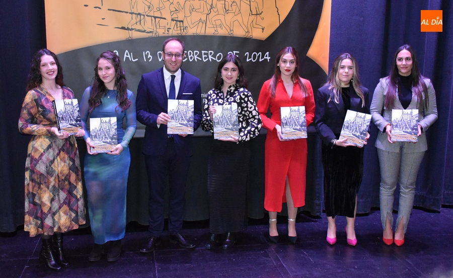 Ciudad Rodrigo abre su Libro del Carnaval 2024, que rinde homenaje a los constructores de los tablaos