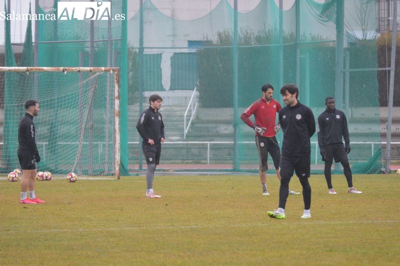Jehu hace pruebas en el Salamanca UDS: Amaro entrena como central con Souley, Miguelito vuelve y Poveda pasa al ataque