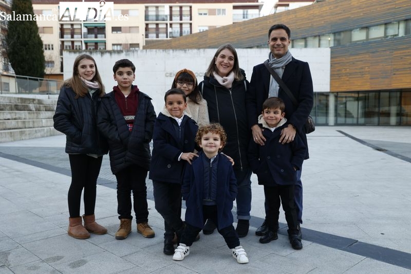 Las alegrías se multiplican con seis niños