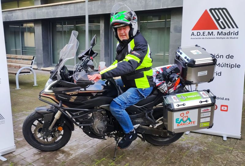 El motero con esclerosis múltiple que recorre España llegará a Salamanca