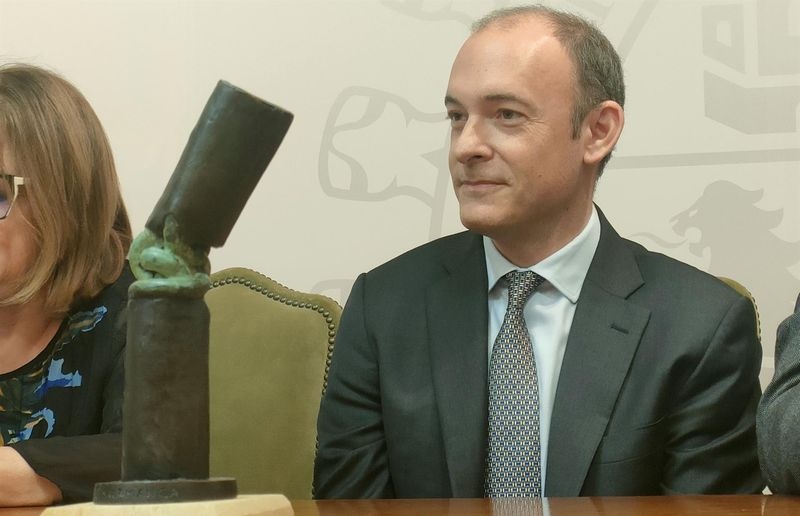 El oncólogo Aleix Prat, premio Diz Pintado, aboga por aumentar la conexión entre centros para avanzar en tratamientos contra el cáncer