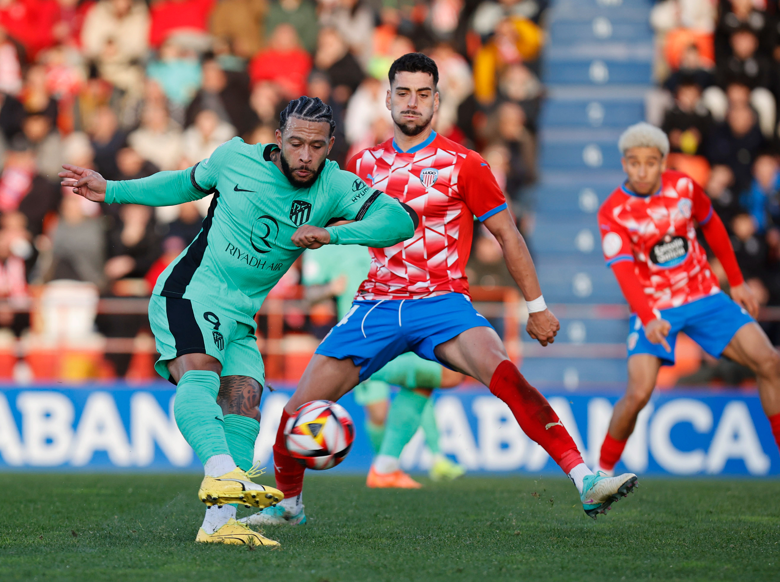 Depay le da el pase de ronda al Atlético de Madrid en Lugo (1-3)