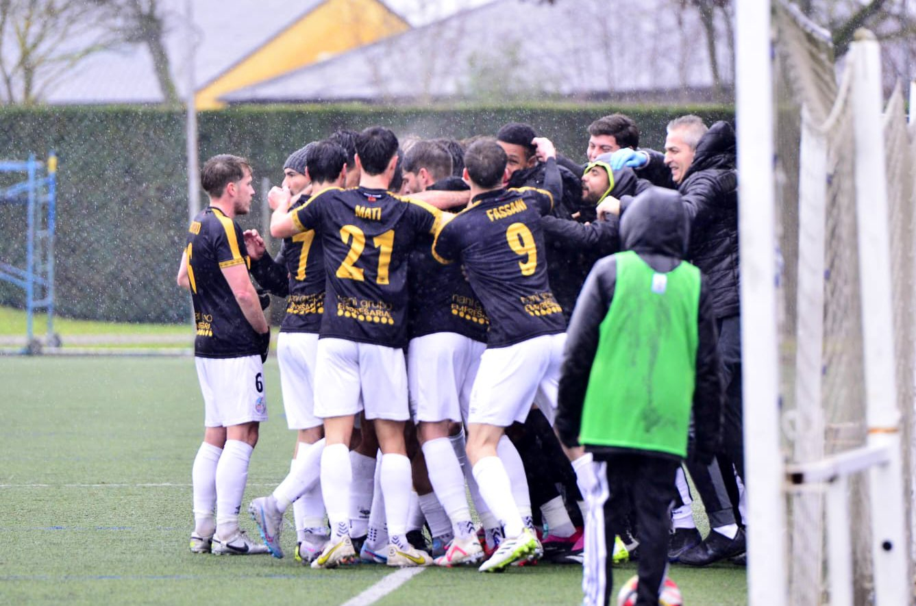 El Salamanca UDS llega al derbi en playoff y el Santa Marta sigue su estela de cerca