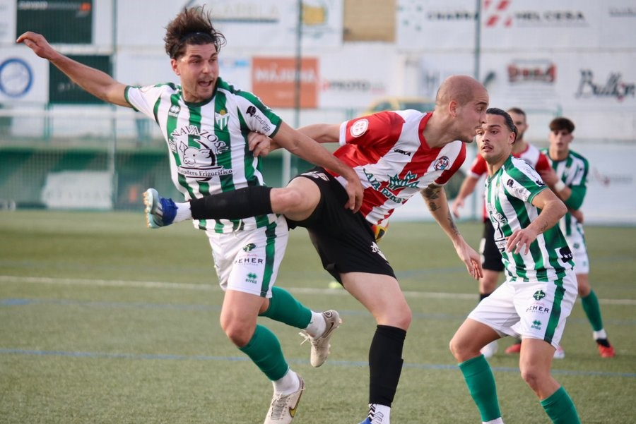 El CD Guijuelo y el Zamora firman las tablas en el Municipal (0-0)