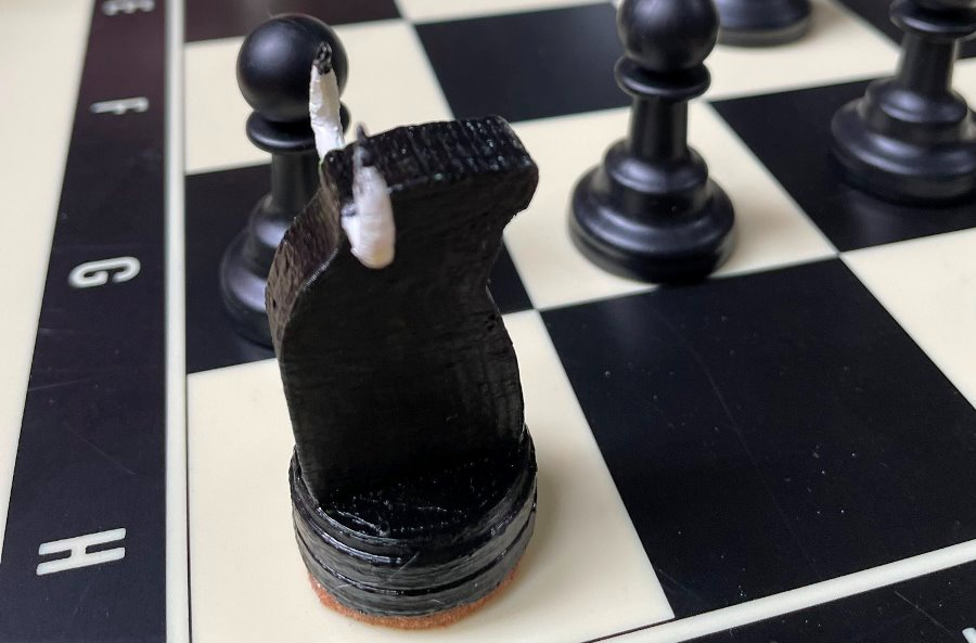 El IES Fray Diego crea unos originales toros-torre de ajedrez