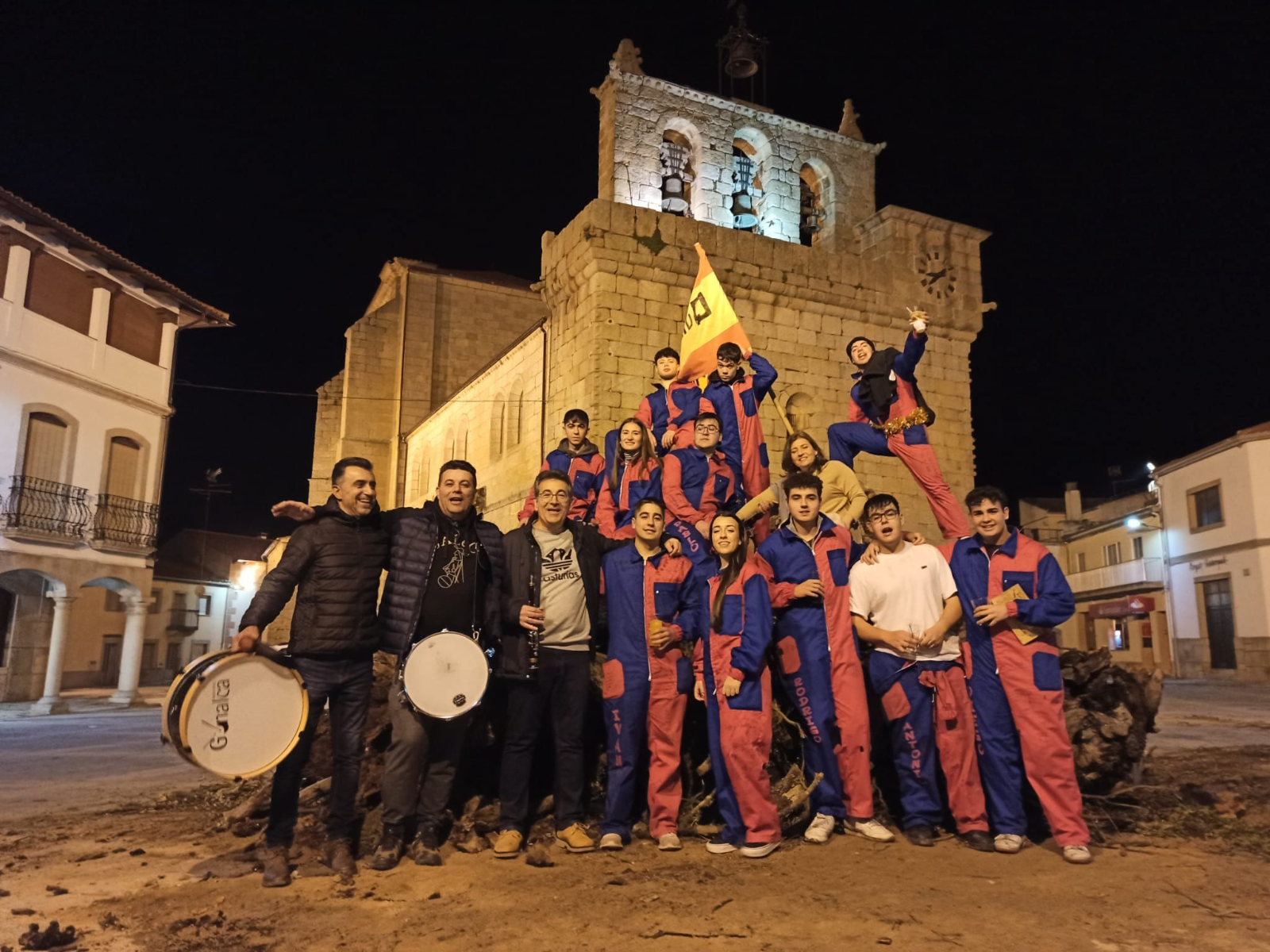 Villavieja despide el año con la hoguera de quintos