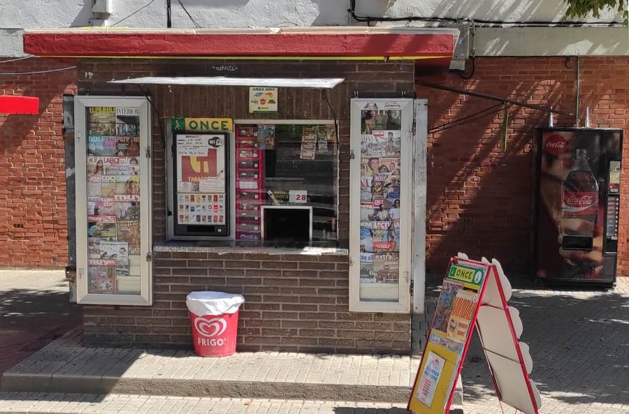 El Kiosco Los Tilos entrega un premio de 1.000€ con el ‘Súper 11’ de la ONCE