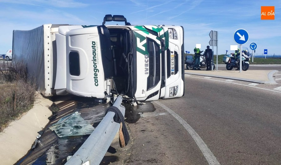 Vuelca un camión en las cercanías de Fuentes de Oñoro