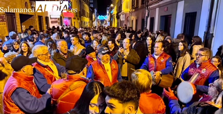 Gran fiesta en las calles de Peñaranda para decir adiós a 2023 y brindar por el nuevo año
