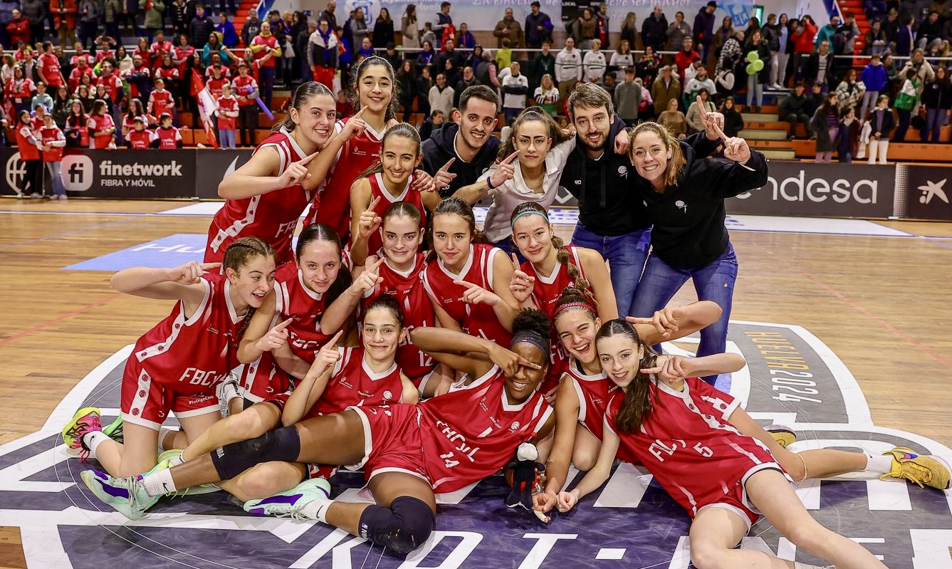 La peñarandina Angélica Nero se proclama campeona de España de baloncesto junto a la selección infantil de Castilla y León