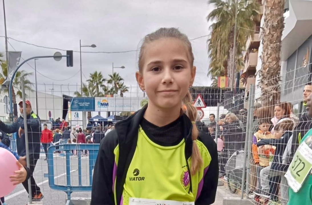 El atletismo peñarandino suma éxitos: Aroa Martín brilla en Santa Pola y los peques a la final del los Juegos Escolares