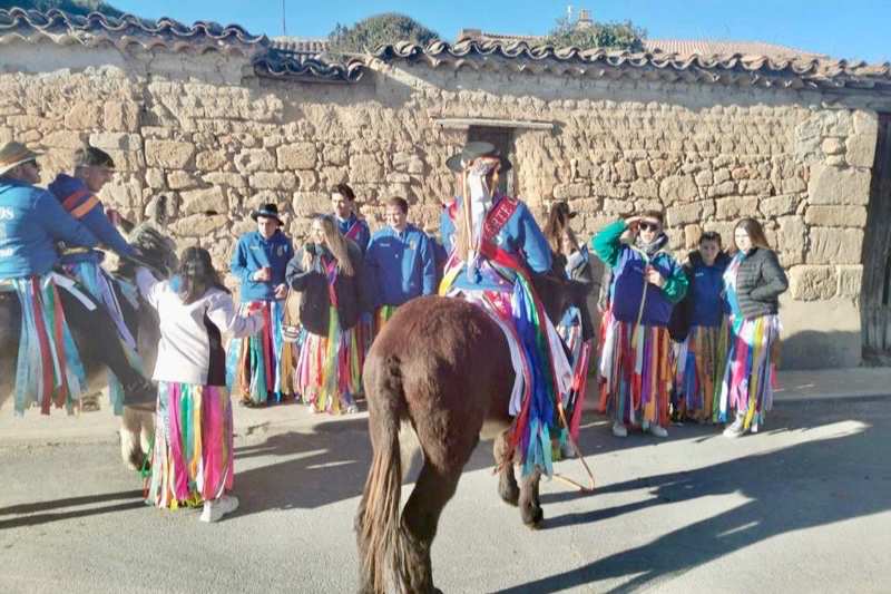 Todo a punto en Cantalpino para vivir la esperada fiesta de los Quintos 2005