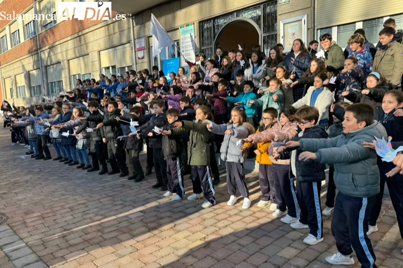 Bailes, mensajes y una unánime petición: Así ha celebrado el colegio La Encarnación el Día de la Paz