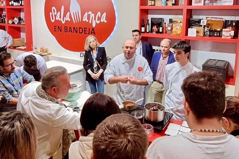 La ‘carrillera de pachucho’ y Helio Flores llegan a Madrid Fusión sorprendiendo y acaparando atención y cámaras