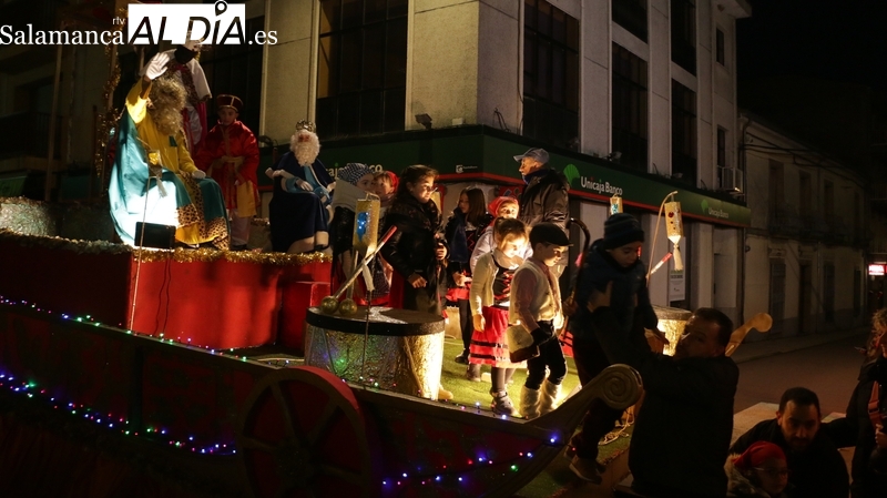 Los Reyes Magos llenan Vitigudino de ilusión