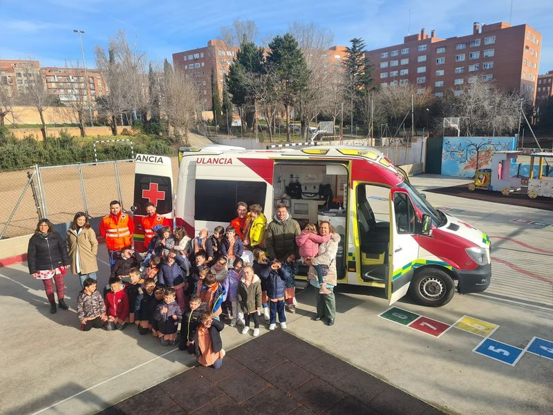 Visita de Cruz Roja al Colegio Antonio Machado