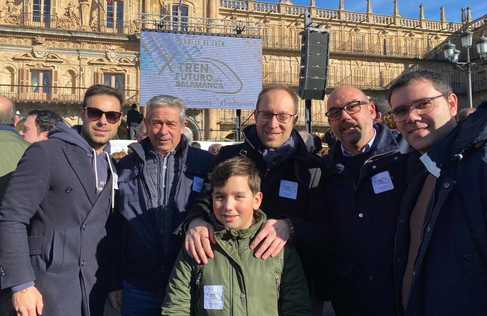 Miembros del PP de la comarca participan en la reivindicación de mejoras en los servicios férreos 