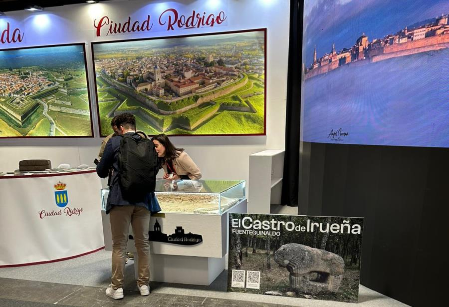 Una treintena de mirobrigenses viaja a FITUR en el autobús fletado por el Ayuntamiento