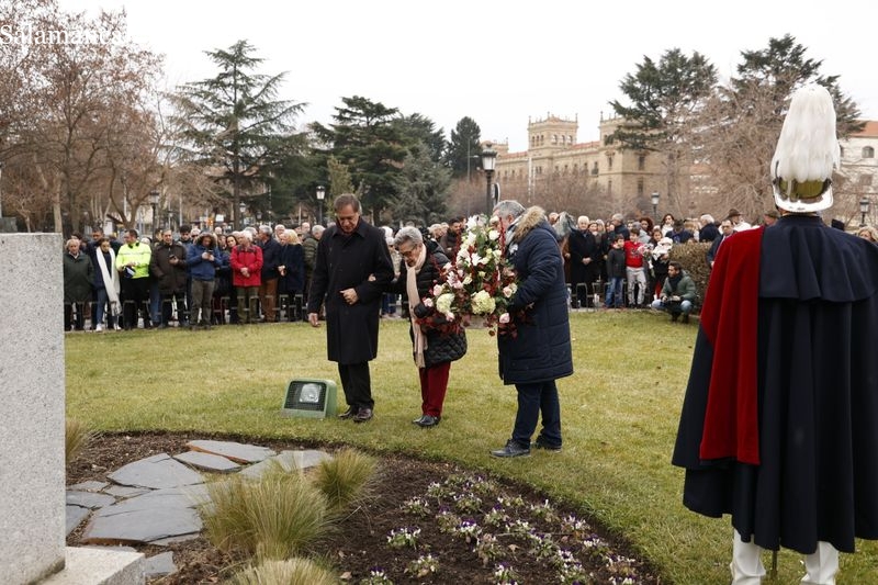 Flores y mucha emoción en el recuerdo al torero Julio Robles