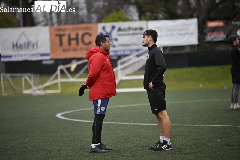 El Salamanca UDS completa el primer entrenamiento de 2024 y Caramelo se retira por un proceso gripal