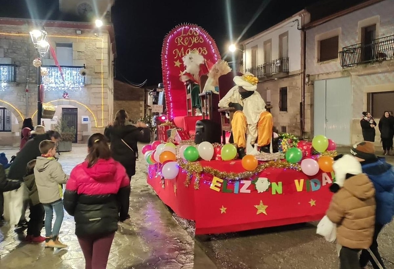 Melchor Gaspar y Baltasar no faltan a su cita con los niños de Barruecopardo
