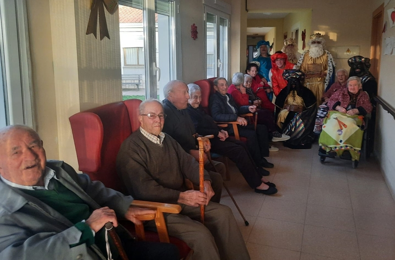 Los Reyes Magos visitan las residencias de Fuenteliante y Bañobárez