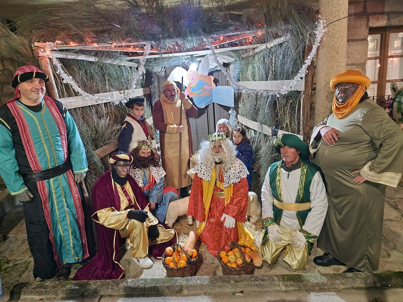 Los Reyes Magos entregan sus presentes al niño Jesús en Mieza