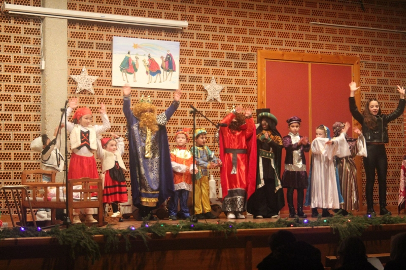 Los niños de El Cubo de Don Sancho divierten a los mayores