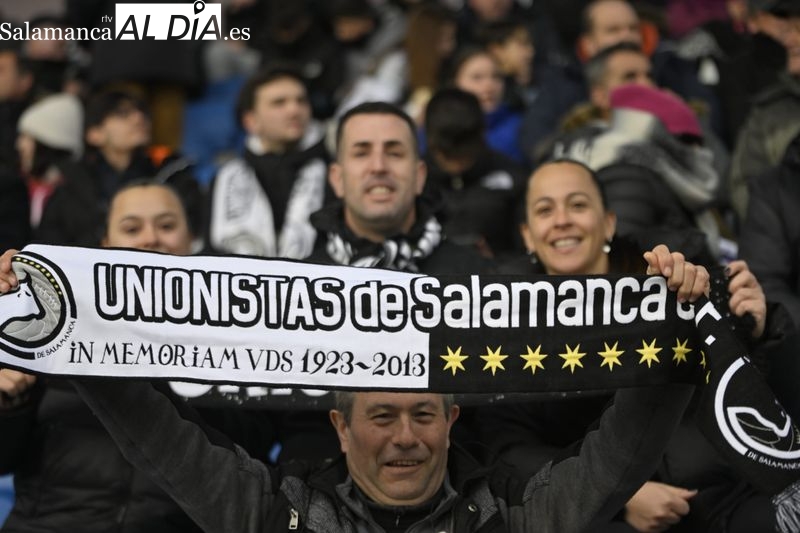 La afición de Unionistas no deja solo a su equipo en la prórroga con el Villarreal