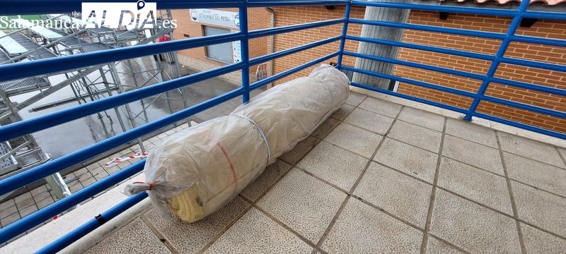 Avances en el Reina Sofía: se empieza a instalar la malla protectora en la grada vieja y la Policía Nacional prepara el dispositivo de seguridad