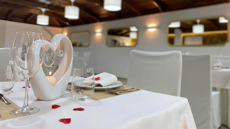 El Complejo El Quijote invita a los enamorados a celebrar el Amor en Vitigudino con una cena muy especial   