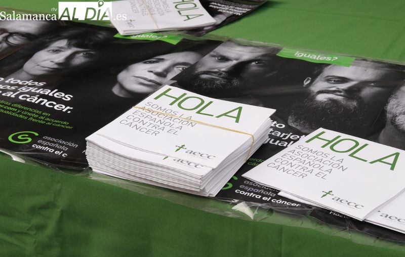 Campaña de la Asociación Española Contra el Cáncer en E.Leclerc Salamanca