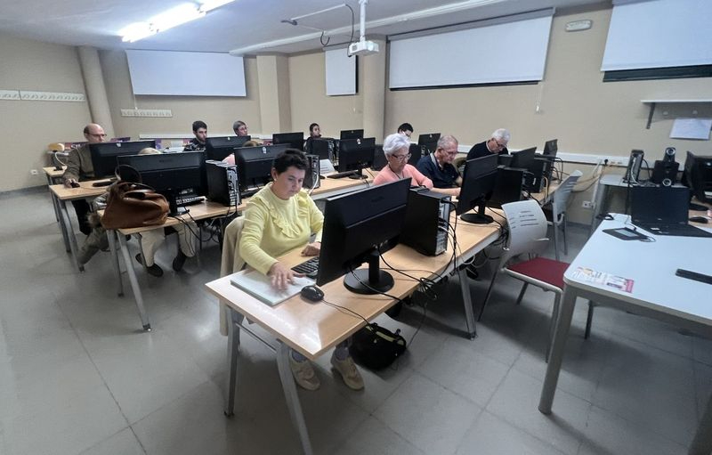 Cursos gratuitos en Carbajosa para facilitar a la población el manejo de las nuevas tecnologías