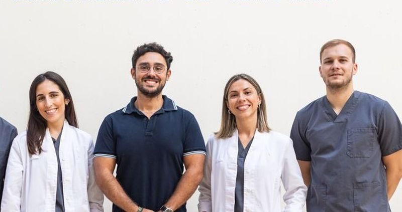 La empresa que busca jóvenes para gestionar servicios en hospitales, aeropuertos y universidades