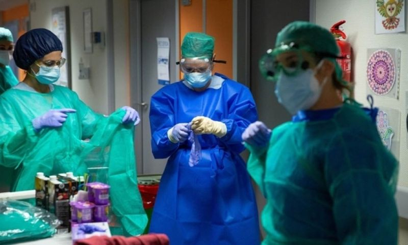 Sanidad impondrá el miércoles el uso de mascarilla en centros sanitarios