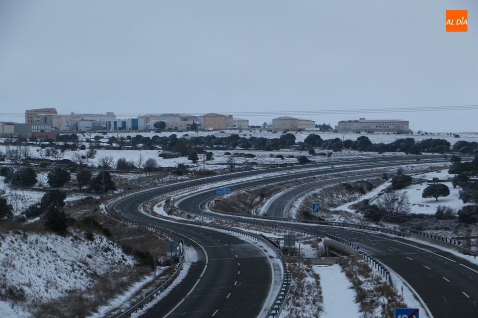 La nieve y el hielo complican la circulación en diversos puntos de Salamanca: estas son las carreteras afectadas 