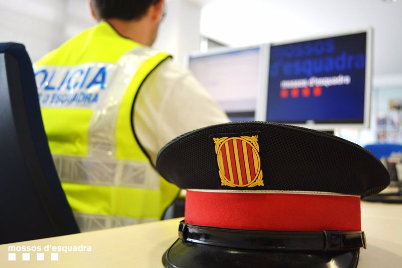 Los Mossos investigan la muerte de un hombre y dos menores en Barcelona