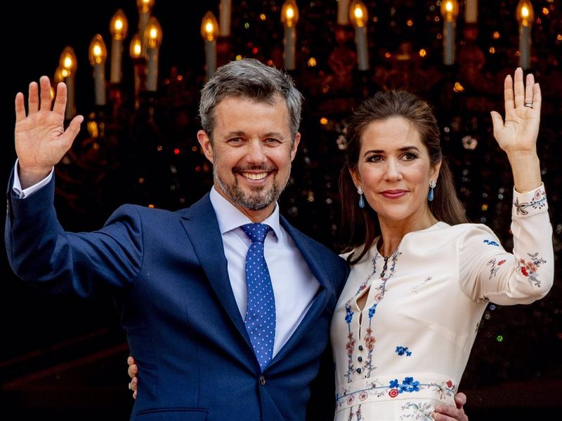 Federico X es coronado como rey de Dinamarca