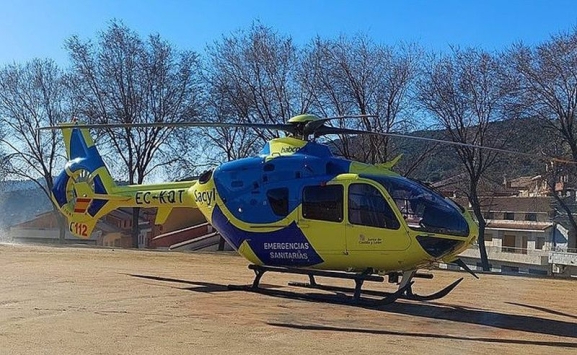 Evacuado en helicóptero un hombre de 46 años tras impactar su vehículo contra una roca
