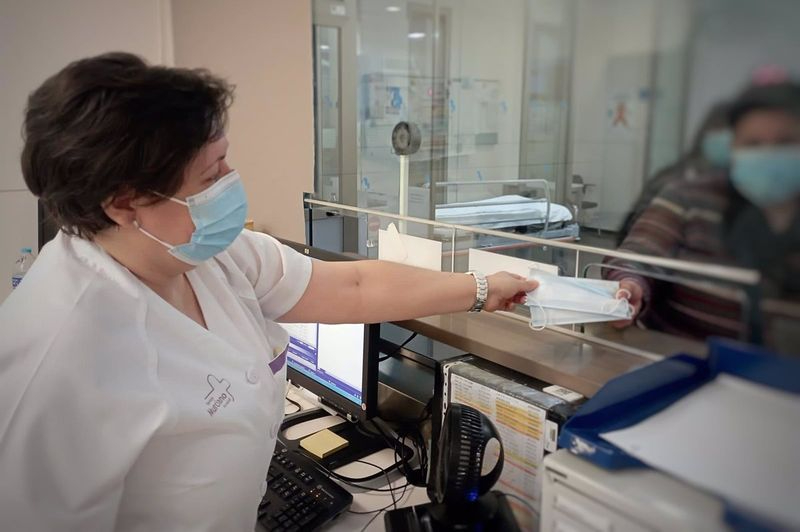 Sanidad pedirá a las Comunidades Autónomas el uso obligatorio de mascarillas en centros sanitarios