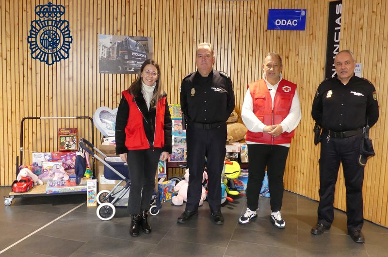 La Policía Nacional de Salamanca ayuda a que ningún niño se quede sin juguete en estas fiestas