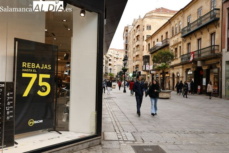 Rebajas: OCU aconseja apuntar ya los precios de los productos que puedan interesarnos