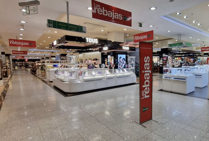 El Corte Inglés de Salamanca, listo para las rebajas