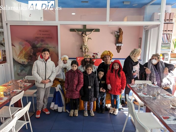 Los Reyes Magos visitan el Comedor de los Pobres
