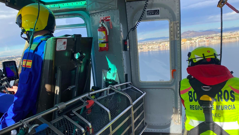 Buscan por mar y aire a un menor desaparecido en aguas del Mar Menor