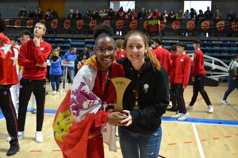 Las salmantinas Angélica Nero y Marta Gómez Mateos, campeonas de España de baloncesto Infantil y Cadete