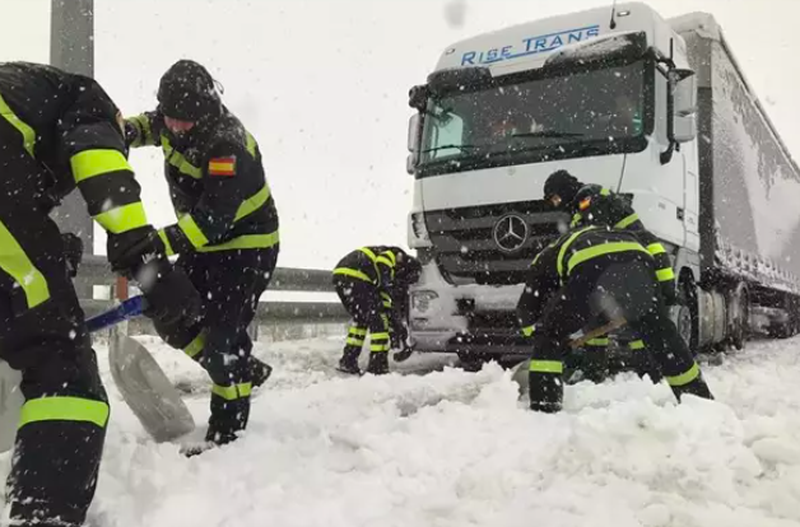 La UME de Zaragoza se moviliza para rescatar a cerca de 600 personas atrapadas en Soria 