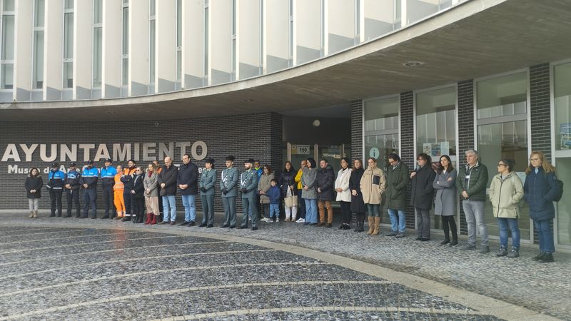 Minuto de silencio en Santa Marta por la muerte de dos guardias civiles en Barbate