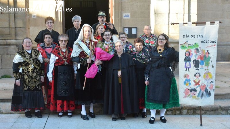 Un centenar de mujeres celebran Las Águedas en Lumbrales convocadas por la Comisión del 2024